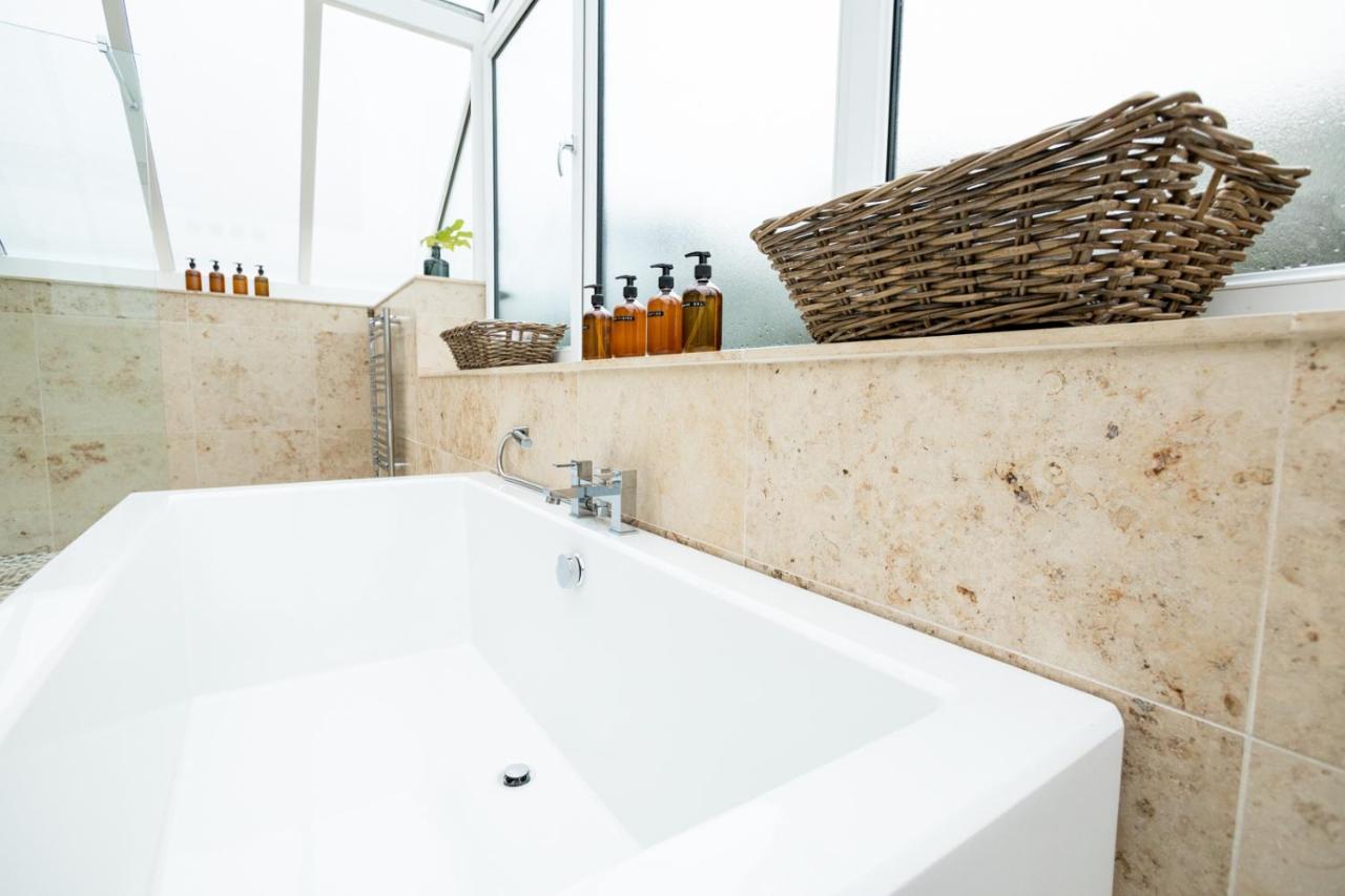 Ecton House Bed & Breakfast Newport  Bagian luar foto