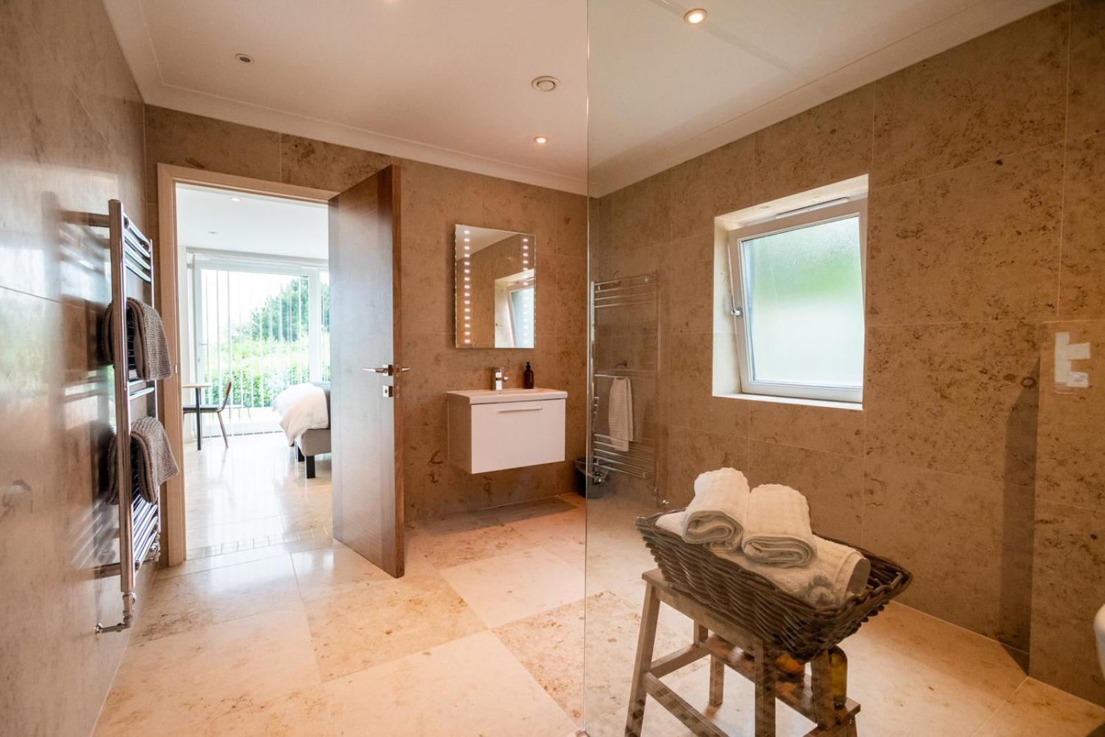 Ecton House Bed & Breakfast Newport  Bagian luar foto